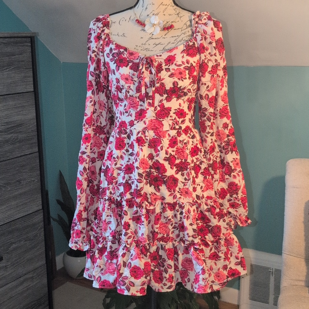 Francesca's Collections White and Red Floral Tiered Long-Sleeve Mini Dress